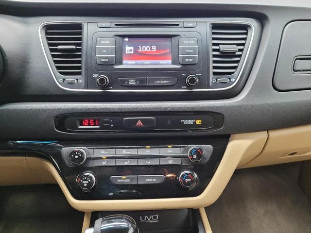 Photo of 2015 Red Kia Sedona