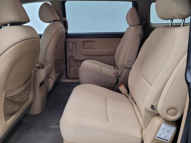 Photo of 2015 Red Kia Sedona