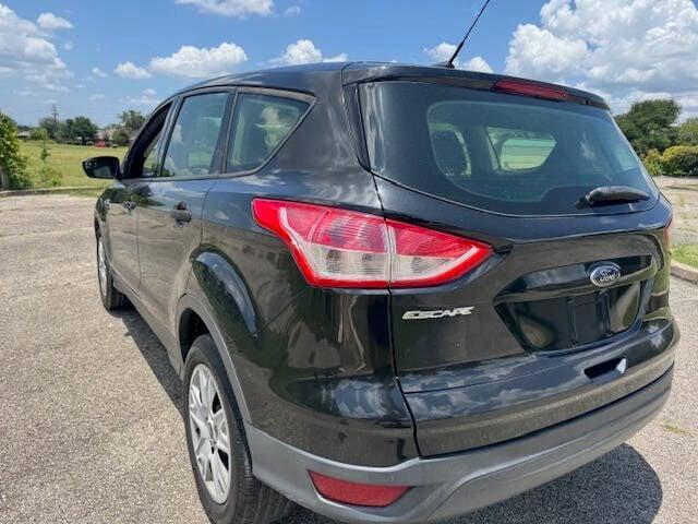 Photo of 2015 Black Ford Escape