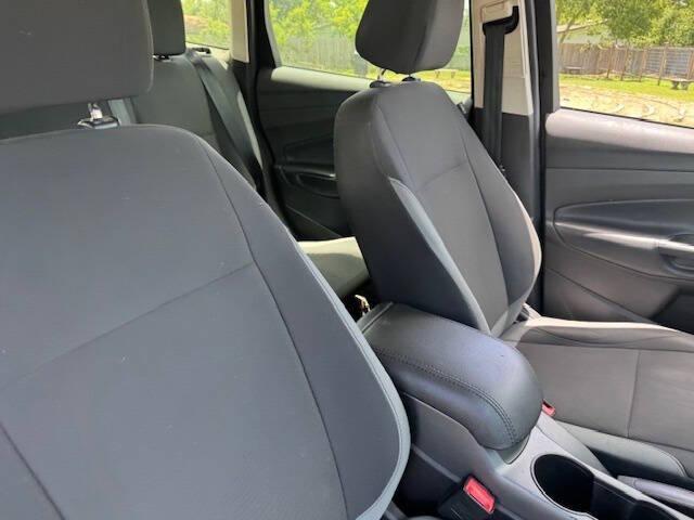 Photo of 2015 Black Ford Escape