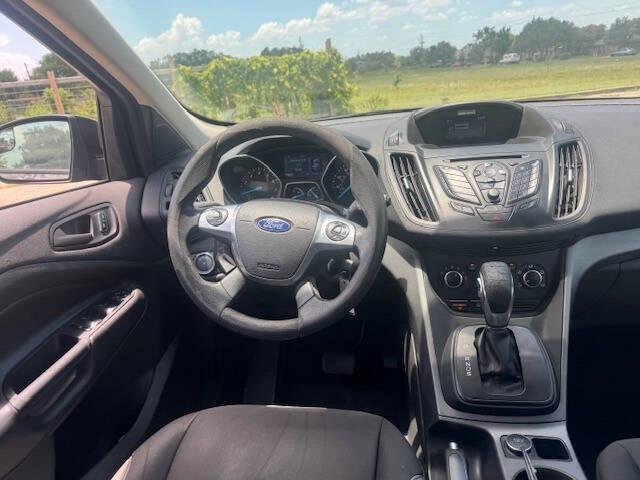Photo of 2015 Black Ford Escape