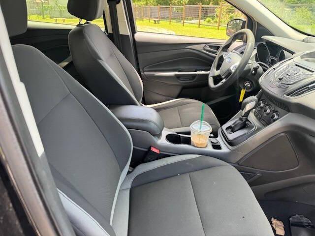 Photo of 2015 Black Ford Escape
