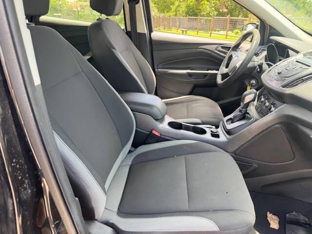 Photo of 2015 Black Ford Escape