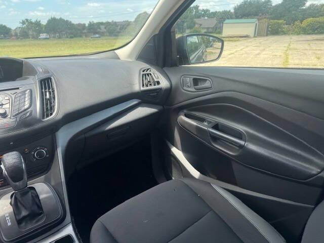 Photo of 2015 Black Ford Escape