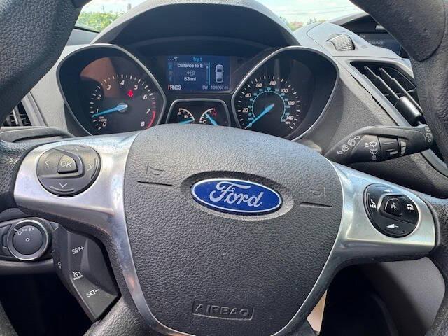 Photo of 2015 Black Ford Escape