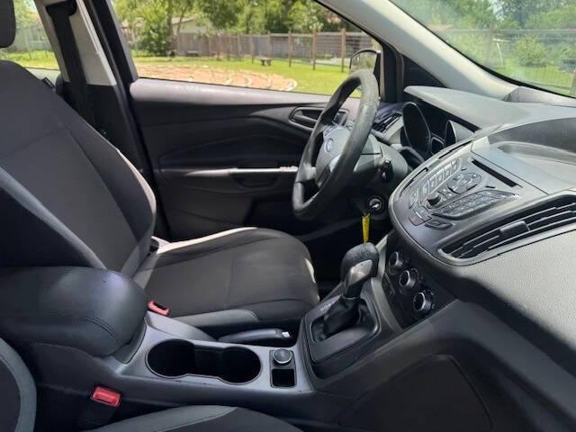 Photo of 2015 Black Ford Escape