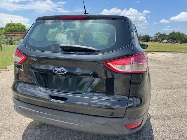 Photo of 2015 Black Ford Escape