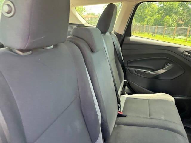 Photo of 2015 Black Ford Escape