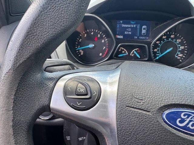 Photo of 2015 Black Ford Escape