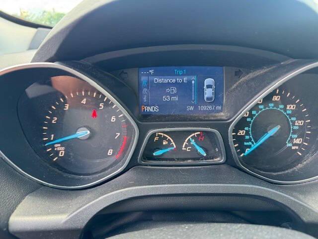 Photo of 2015 Black Ford Escape