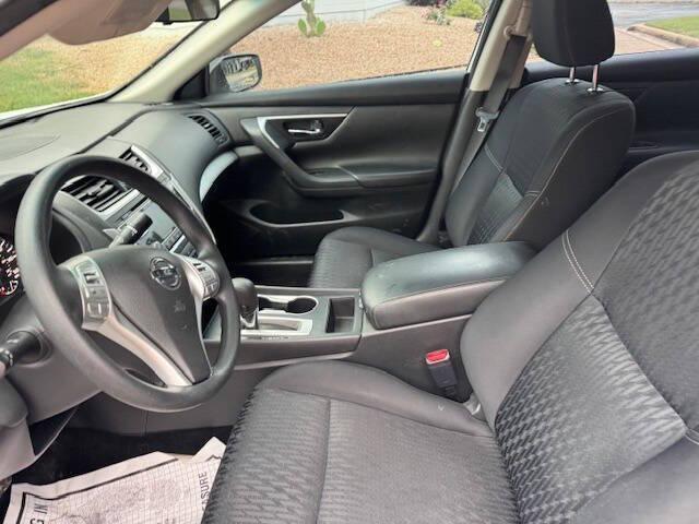 Photo of 2018 White Nissan Altima