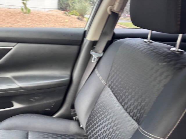 Photo of 2018 White Nissan Altima