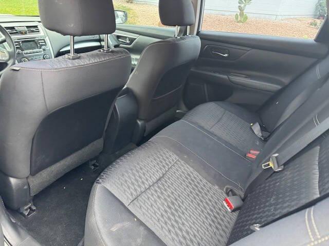 Photo of 2018 White Nissan Altima