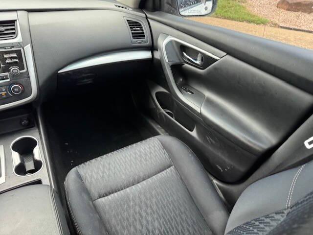 Photo of 2018 White Nissan Altima