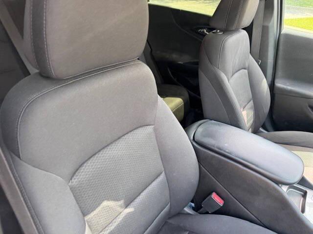 Photo of 2022 White Chevrolet Malibu