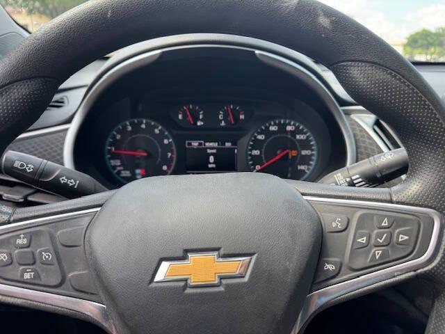 Photo of 2022 White Chevrolet Malibu