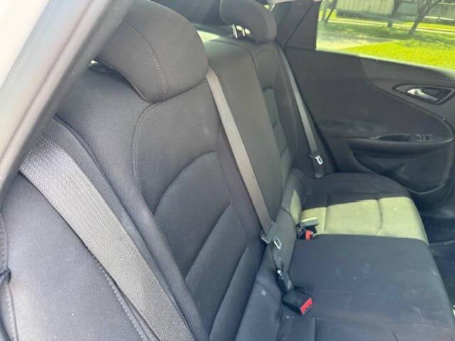 Photo of 2022 White Chevrolet Malibu