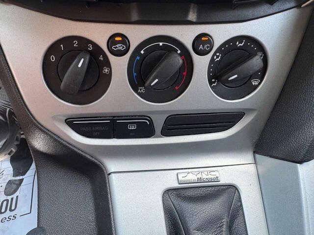 Photo of 2014 Gray Ford Focus