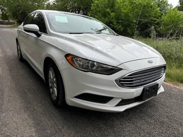 Photo of 2017 White Ford Fusion