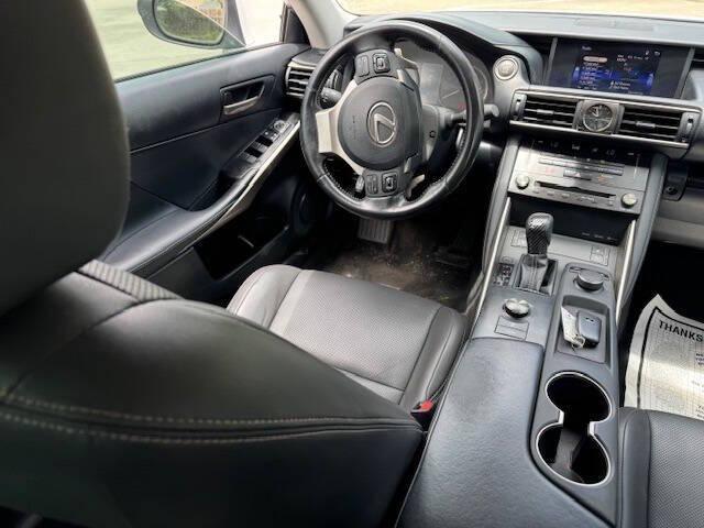 Photo of 2018 White Lexus IS 300