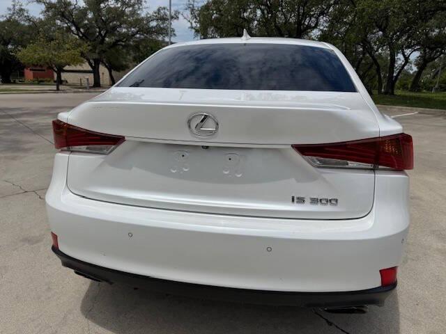 Photo of 2018 White Lexus IS 300
