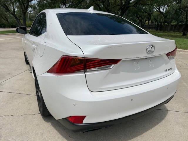 Photo of 2018 White Lexus IS 300