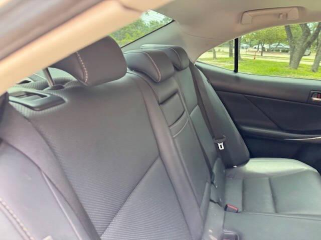 Photo of 2018 White Lexus IS 300