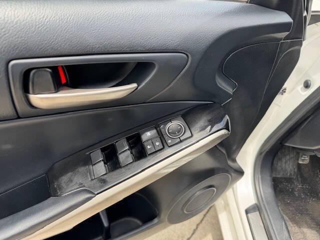 Photo of 2018 White Lexus IS 300