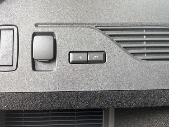 Photo of 2025 Red Carpet Metallic Tinted Clearcoat Lincoln Nautilus