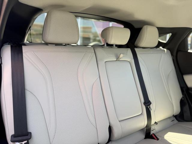 Photo of 2021 Star White Metallic Tri-Coat Ford Mustang Mach-E