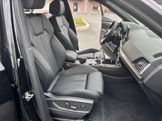 Photo of 2025 Mythos Black Metallic Audi Q5