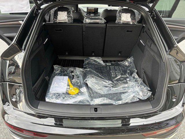 Photo of 2025 Mythos Black Metallic Audi Q5