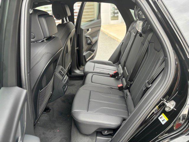 Photo of 2025 Mythos Black Metallic Audi Q5
