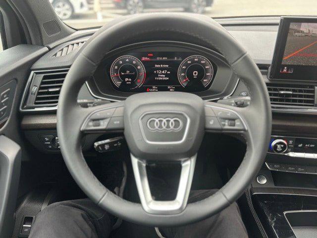 Photo of 2025 Mythos Black Metallic Audi Q5