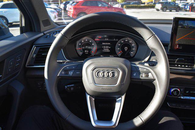 Photo of 2025 Mythos Black Metallic Audi Q5