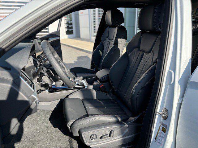 Photo of 2025 Glacier White Metallic Audi Q5