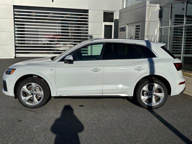 Photo of 2025 Glacier White Metallic Audi Q5