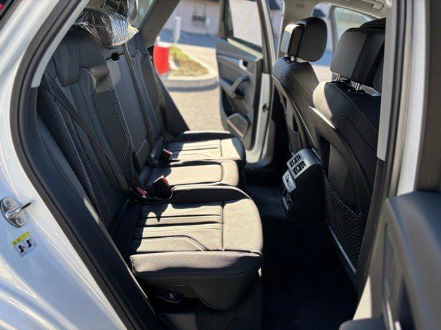 Photo of 2025 Glacier White Metallic Audi Q5