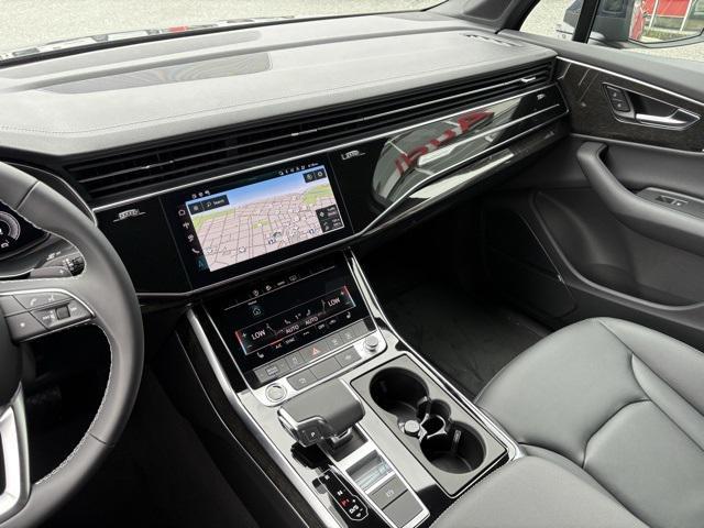 Photo of 2025 Waitomo Blue Metallic Audi Q7