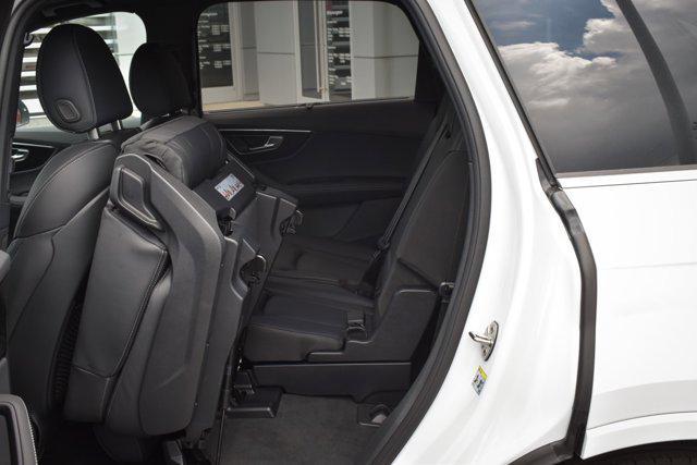 Photo of 2025 Glacier White Metallic Audi Q7