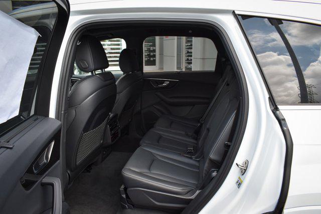 Photo of 2025 Glacier White Metallic Audi Q7