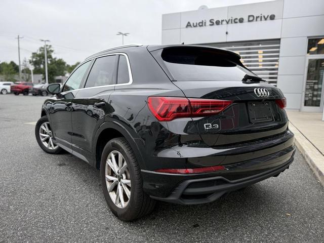 Photo of 2024 Mythos Black Metallic Audi Q3