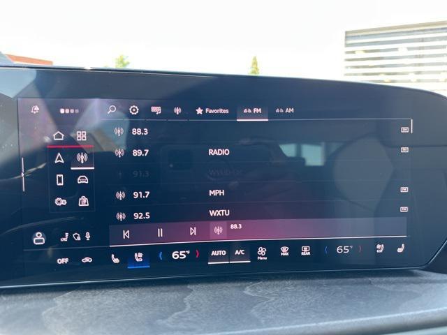 Photo of 2025 Glacier White Metallic Audi Q5