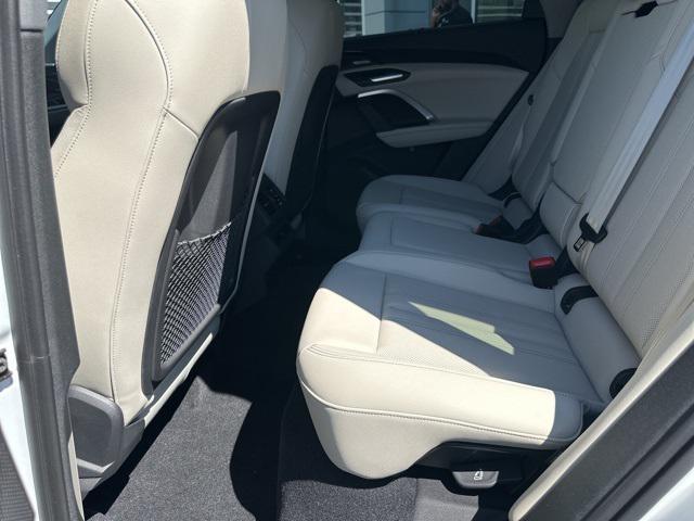 Photo of 2025 Glacier White Metallic Audi Q5