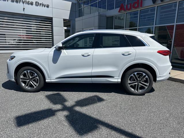 Photo of 2025 Glacier White Metallic Audi Q5
