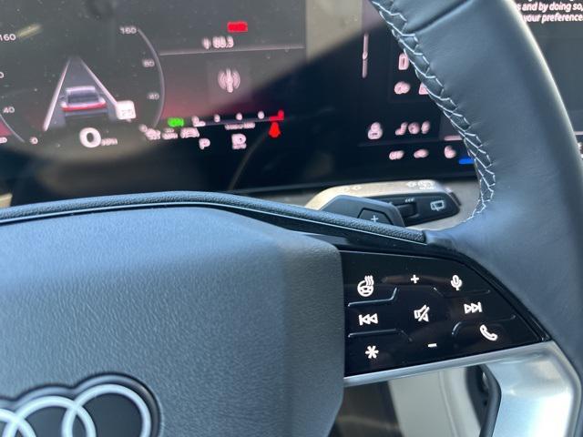 Photo of 2025 Glacier White Metallic Audi Q5