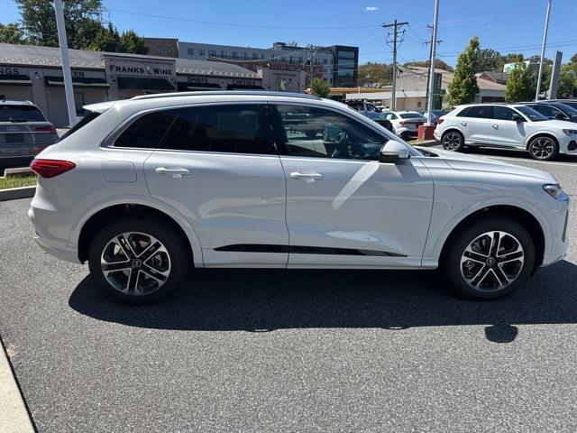 Photo of 2025 Glacier White Metallic Audi Q5