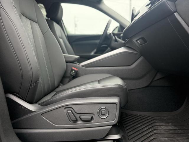 Photo of 2025 Tambora Gray Metallic Audi Q5