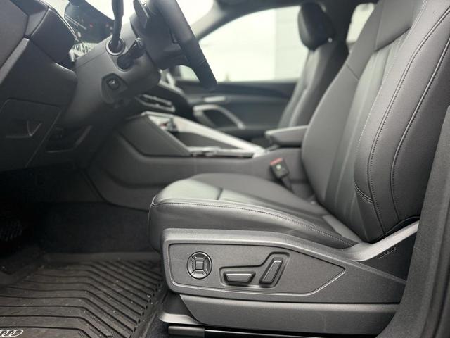 Photo of 2025 Tambora Gray Metallic Audi Q5