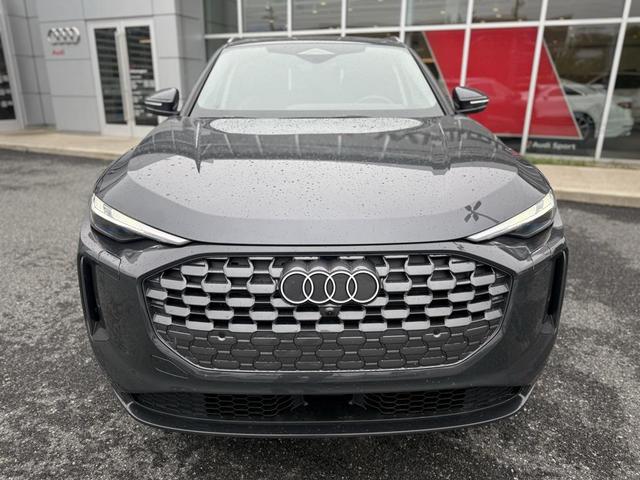 Photo of 2025 Tambora Gray Metallic Audi Q5